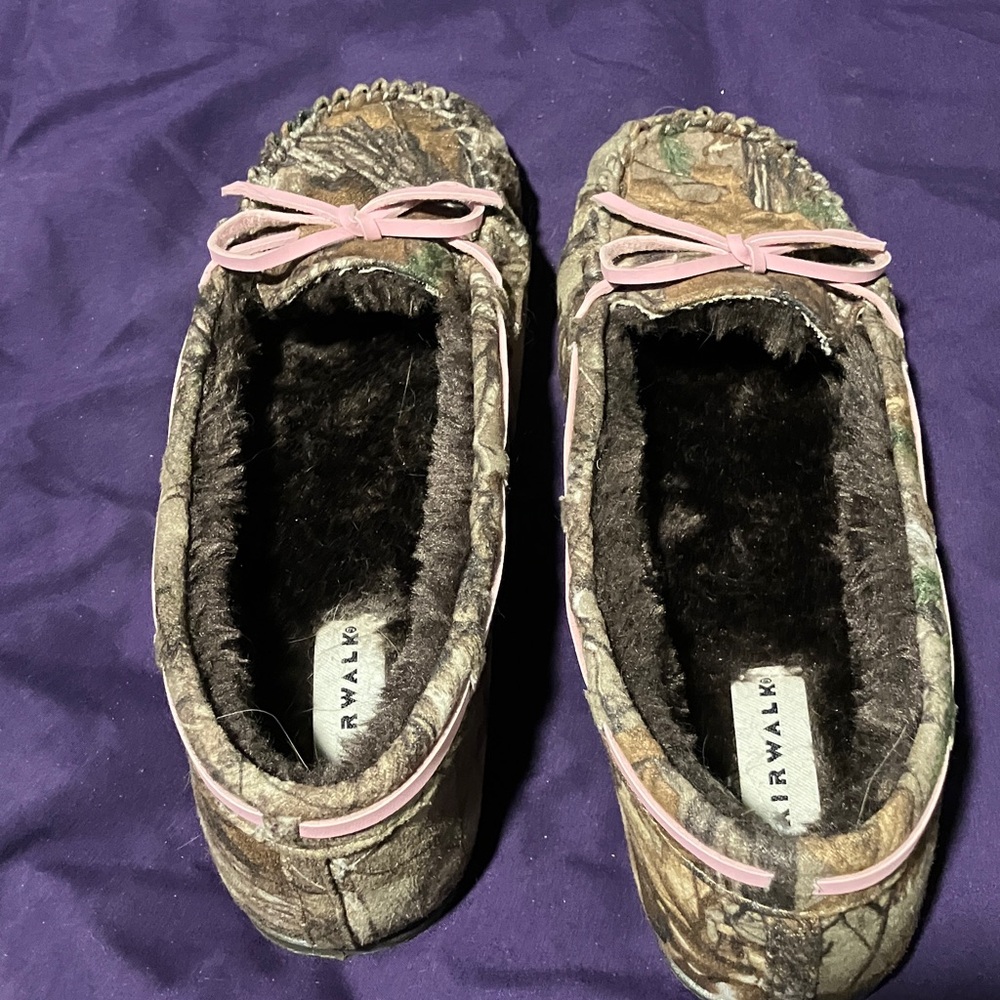 Airwalk Camo Slippers with Pink Bow